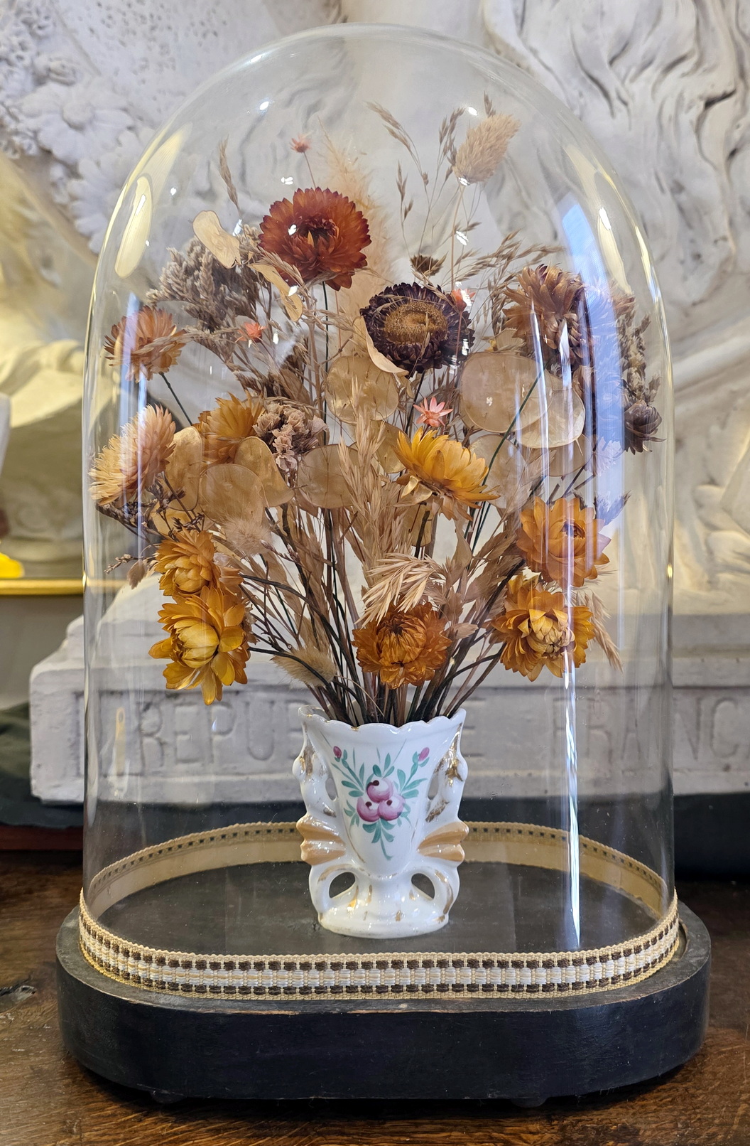 A French 'Globe de Mariée'